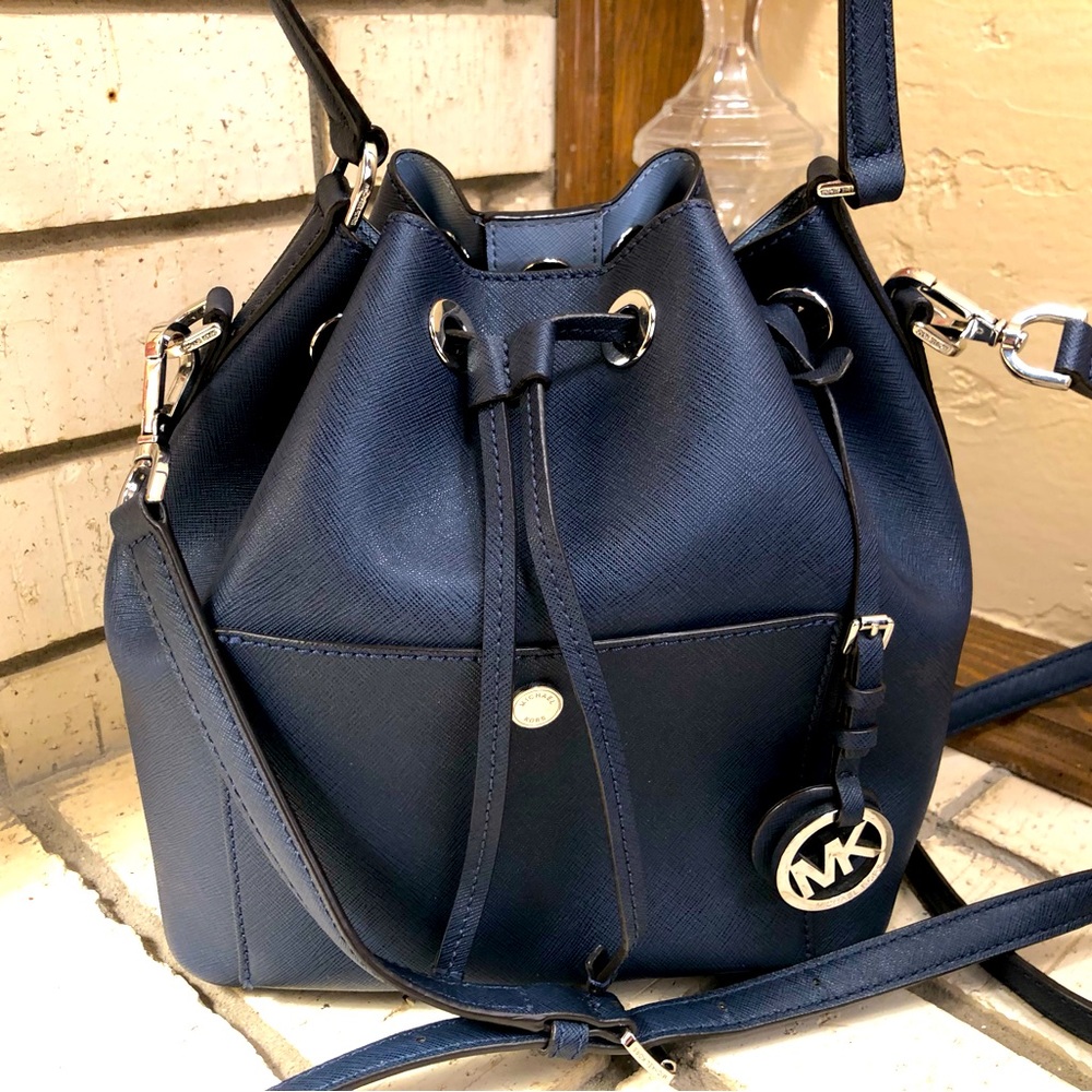 💥Moving to @the_bag_guy💥Michael Kors - Greenwich Medium Bucket Bag - Picture 8 of 16